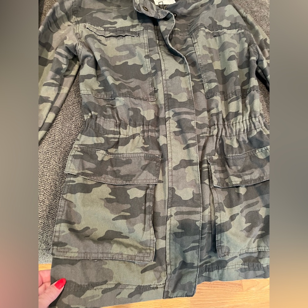 Universal Thread Camouflage Jacket - Picture 2 of 8